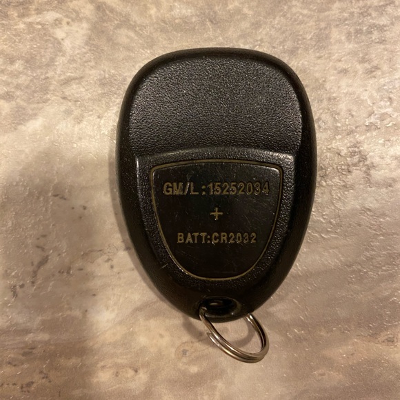 GM Parts 15252034 4 Button Keyless Entry Remote Key Fob - Picture 2 of 2